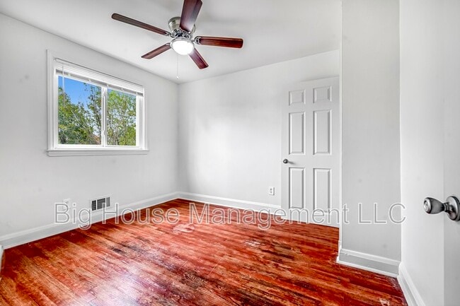 Building Photo - 1302 Hillsway Ct