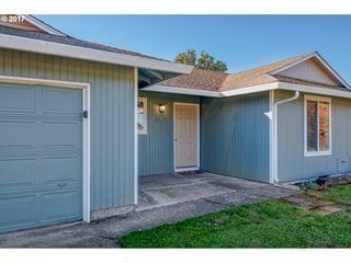 Building Photo - Completely updated ranch style home on ove...
