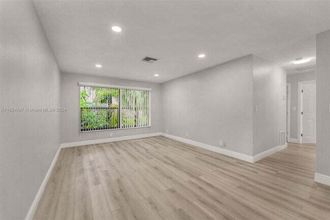 Foto del edificio - 10375 NW 35th St