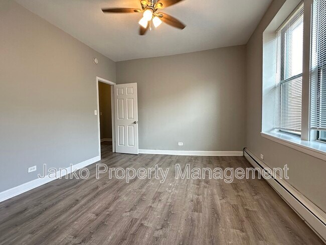 Foto del edificio - 5657 W Washington Blvd