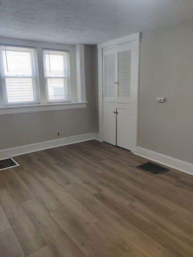 Building Photo - 319 S GREEN