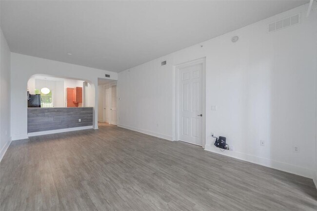 Foto del edificio - 3500 Oaks Clubhouse Dr