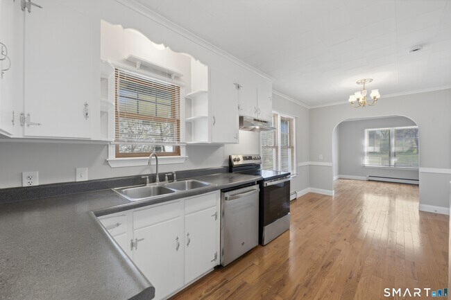 Building Photo - 456 Elm St