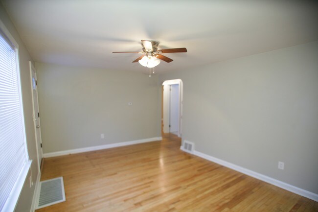 Building Photo - Cozy Home in Plain Township
