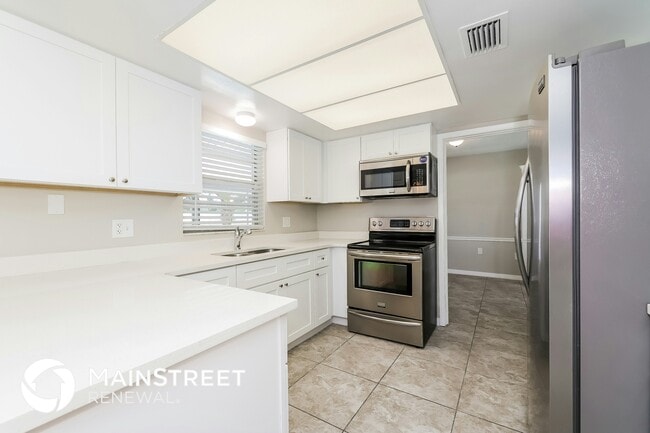 Building Photo - 6745 Paul Revere Ct