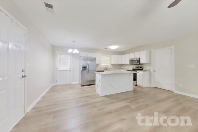 Building Photo - 1173 Woodwind Dr