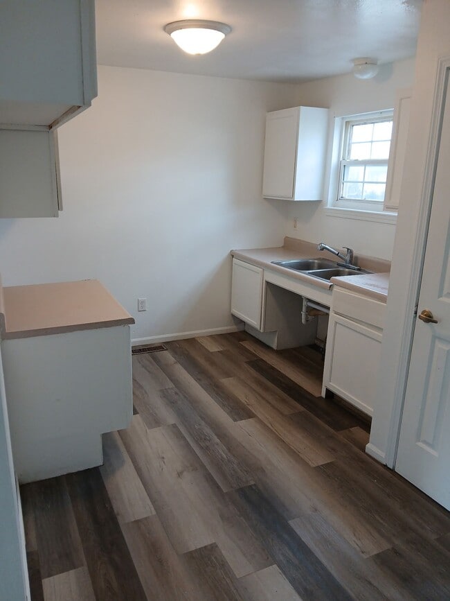 Building Photo - 501 Nova St