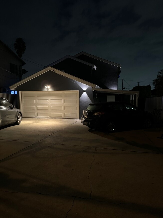 Back Parking - 3019 Chaucer St