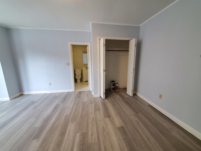 Building Photo - 146 Highland Ave