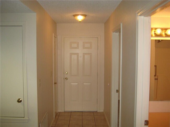 Building Photo - 3507 W Beechwood Dr