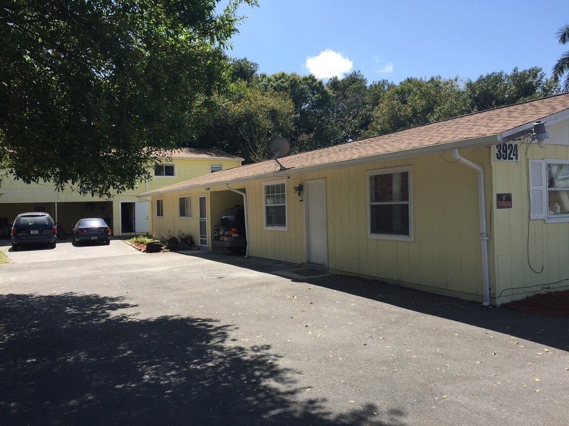 Foto principal - 3920-3924 Woodside Ave