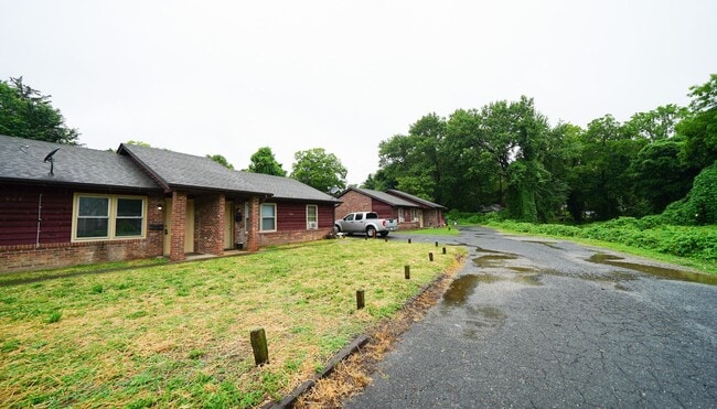Building Photo - Duplex 2 bedroom, 1 bath near Downtown Kan...