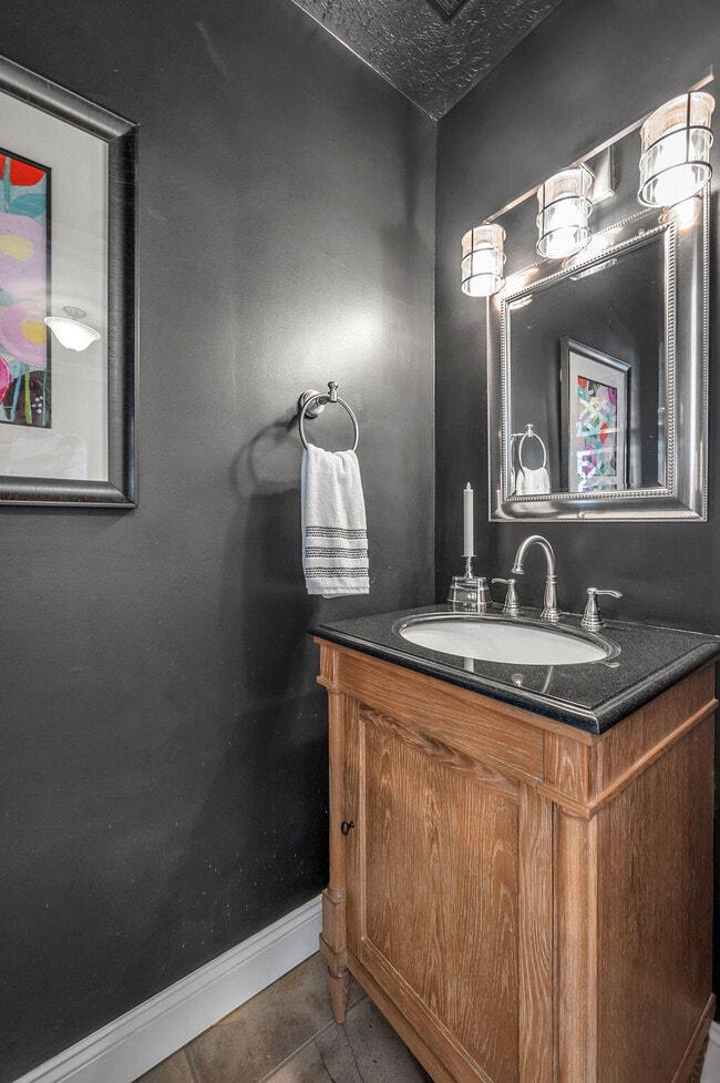 Building Photo - 500 Laketower Dr