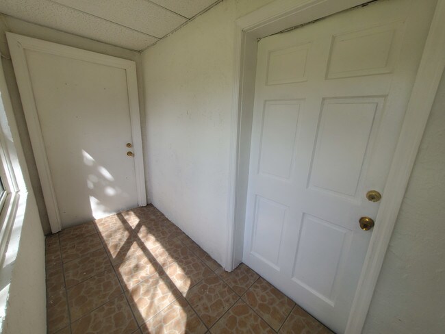 Building Photo - 1613 Avenue S