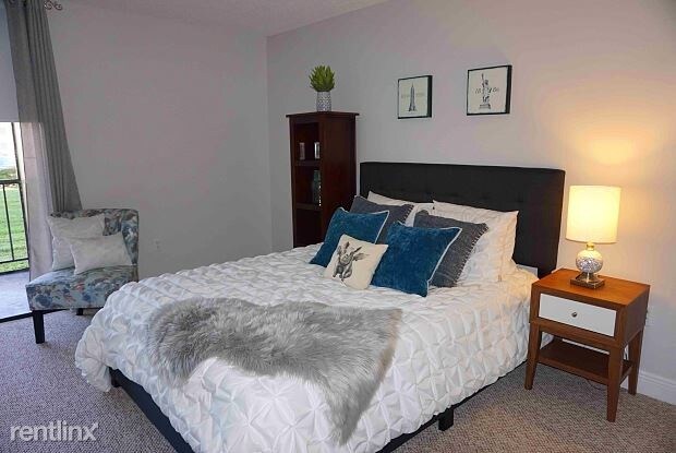 Foto principal - 1 br, 1 bath Apartment - 19477 NE 10th Ave 1/