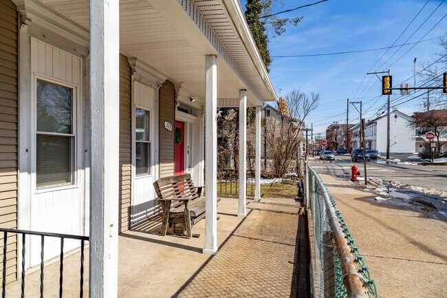 Building Photo - 113 W Mahoning St