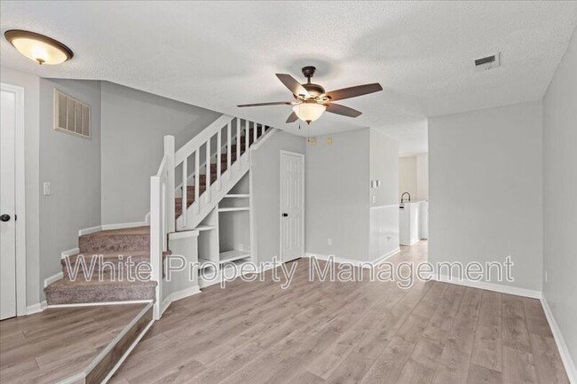 Building Photo - 8289 Golf Ridge Dr