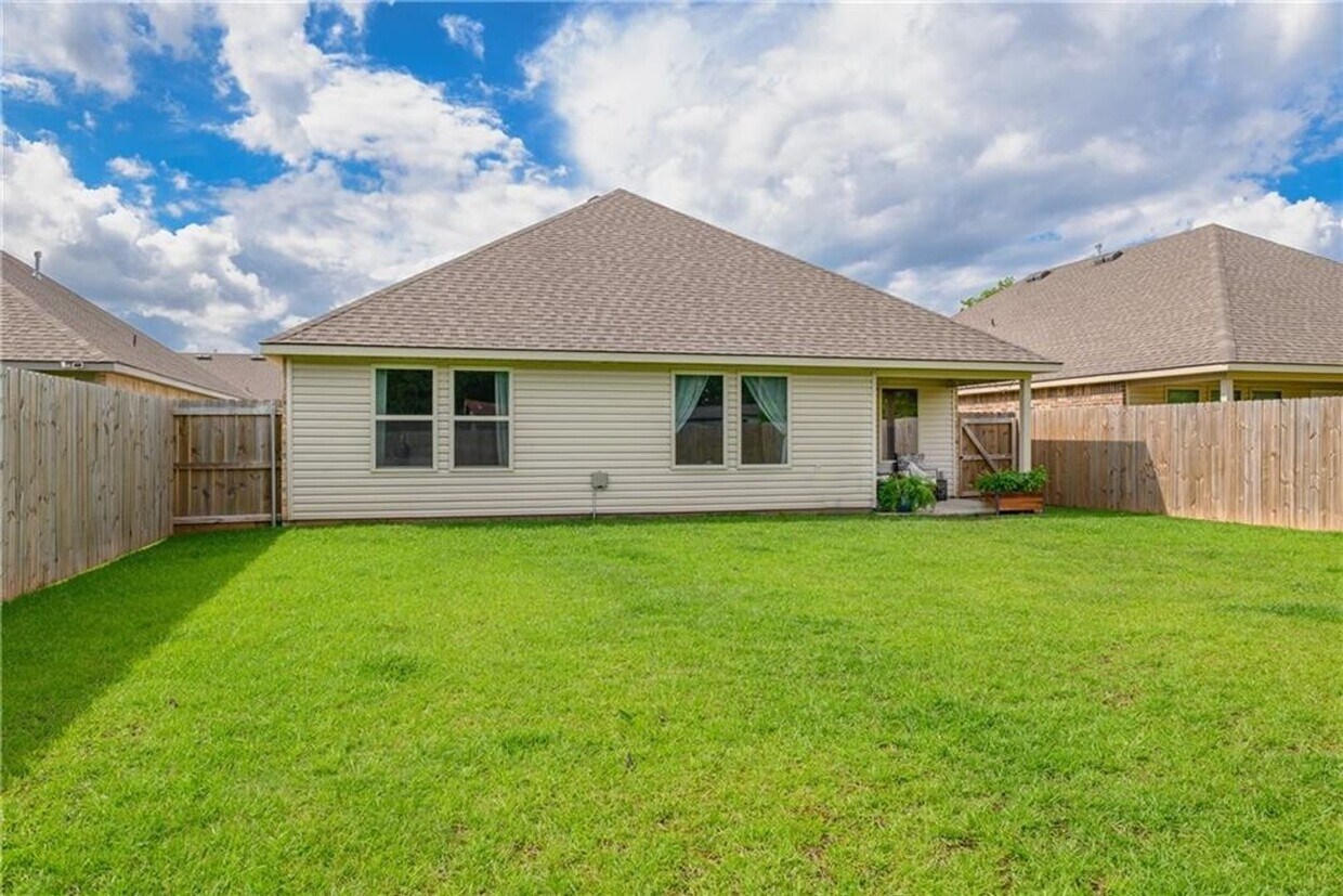 Foto del edificio - Single Family Residence