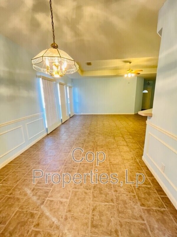 Foto del edificio - 6239 Parkland Oaks Dr