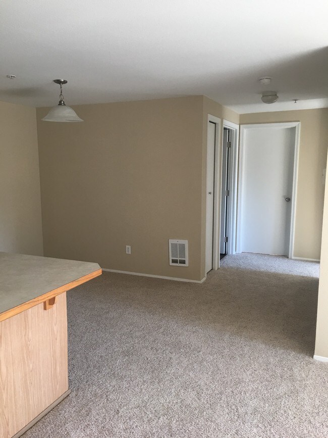 Building Photo - 11915 Roseberg Avenue South, Unit 310
