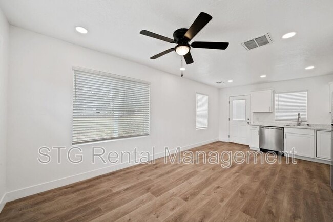 Foto del edificio - 300 W 100 N