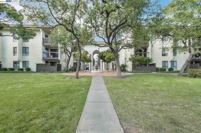 Building Photo - Beautiful Gated Community One Bedroom One ...
