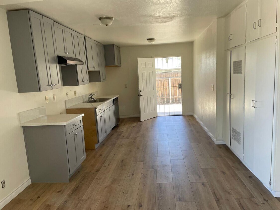 Foto principal - 13340 Navajo Rd