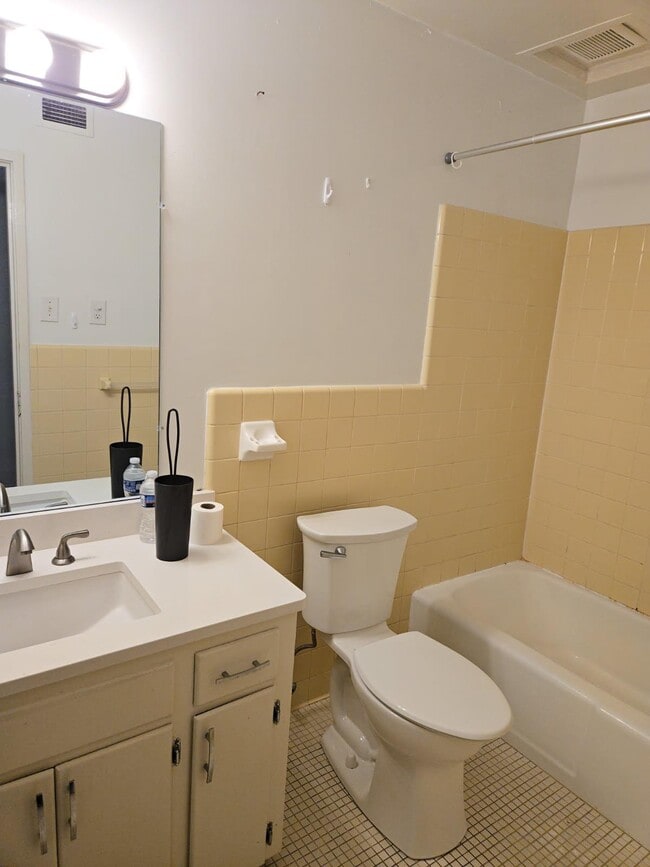 Baño - 2915 Bayview Blvd