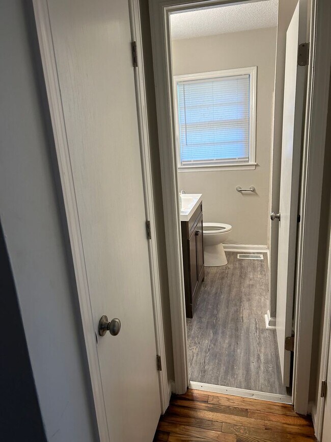 Foto del edificio - 3 bedroom, one bath house for rent