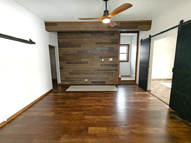 LIVING ROOMa - 1011 E Grand Ave