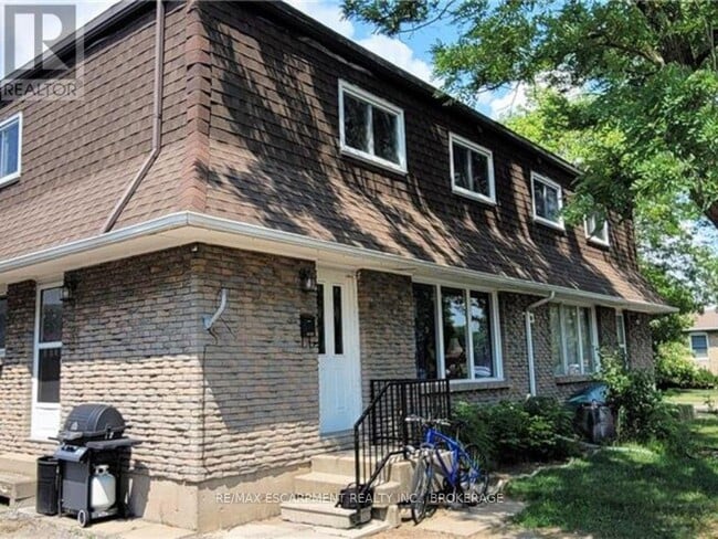 Building Photo - 100 Endicott Terrace