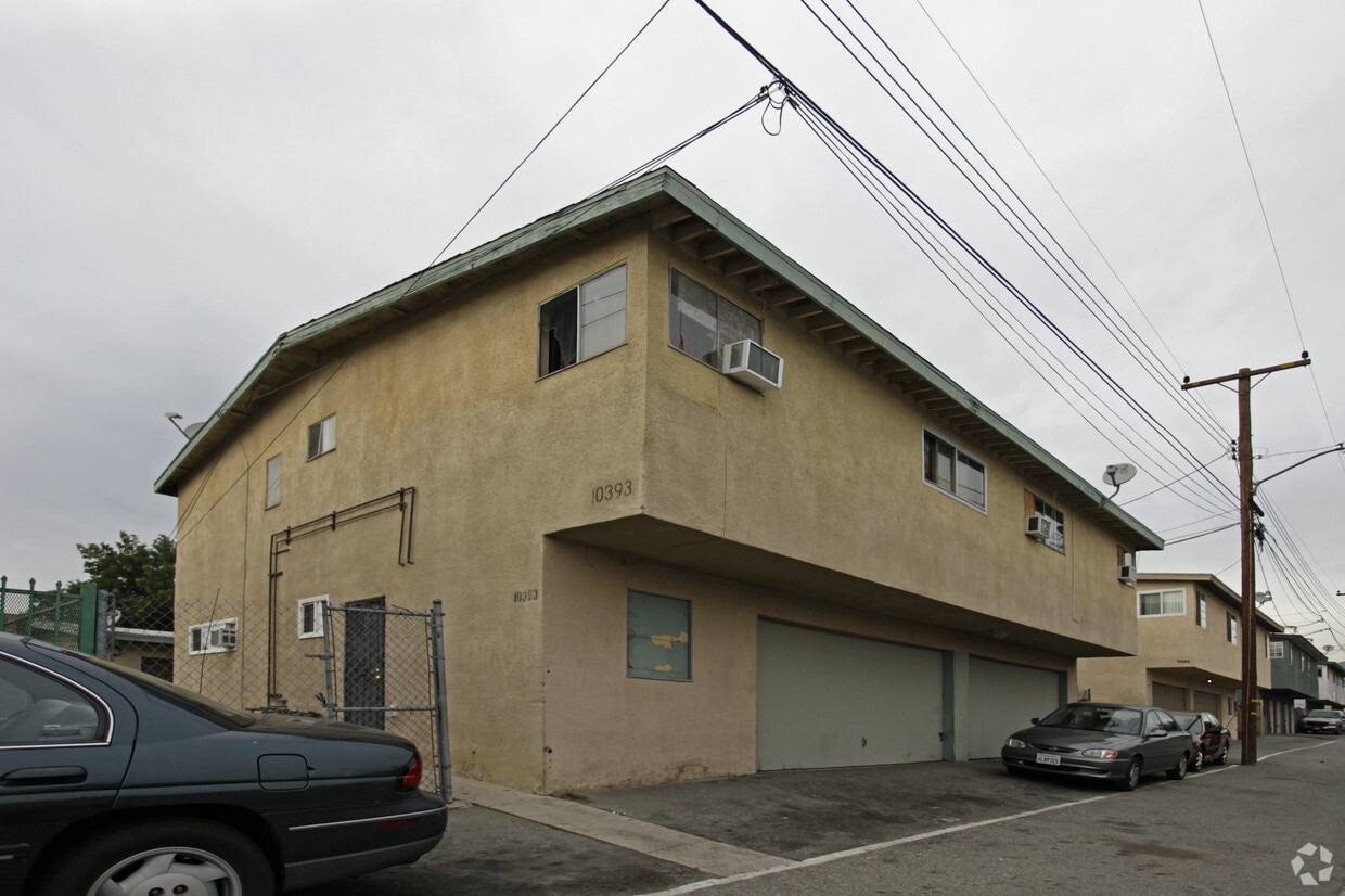 Building Photo - 10393 Amherst Ave