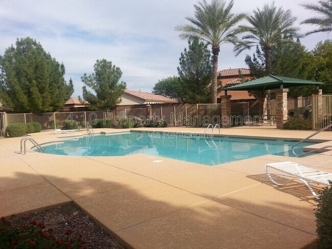 Foto del edificio - 2644 E Chester Dr