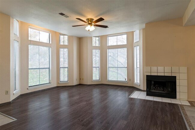 Building Photo - 3420 Country Club Dr W