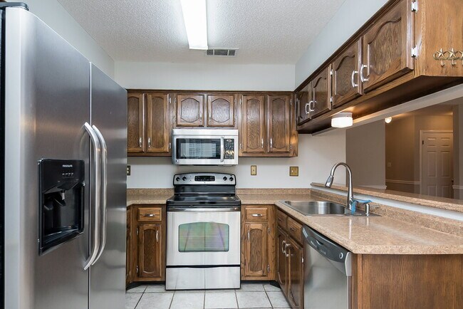 Building Photo - 8541 Highland Glen Cir S