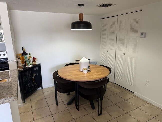 Foto del edificio - 7180 NW 179th St