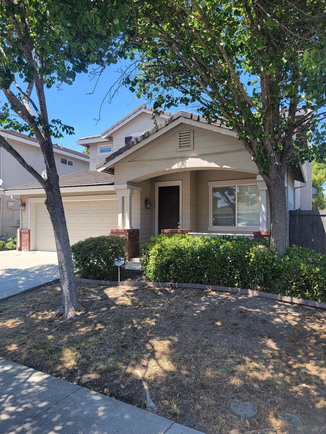 Foto del edificio - Natomas Park 5 bedroom 3 full bath home av...