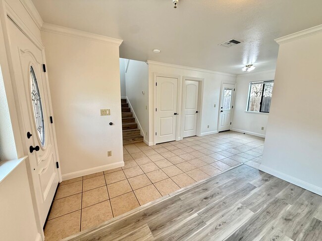 Building Photo - 809 Willow St