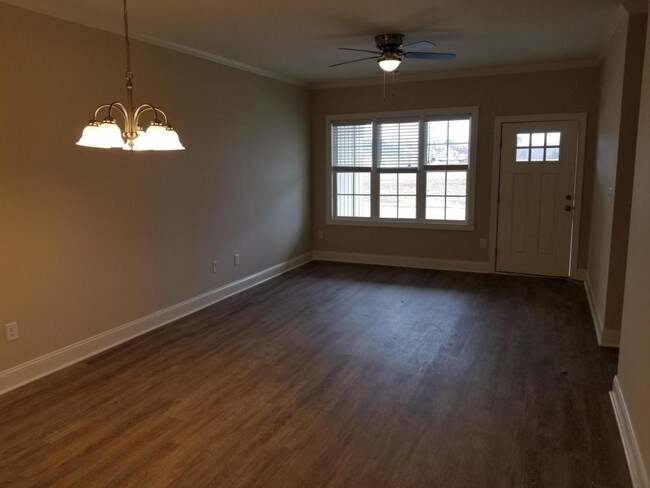 Building Photo - 2305 Brookville Dr