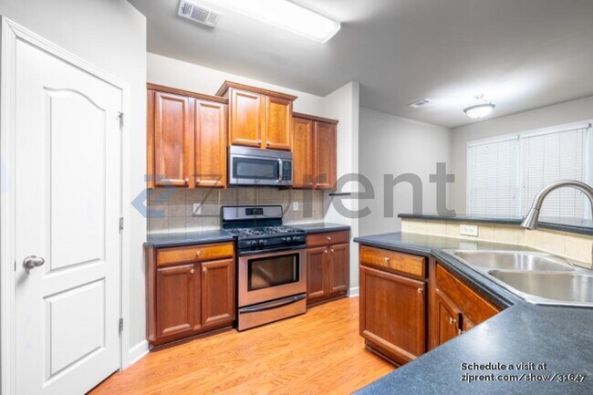 Building Photo - 5894 Oakbrook Lake Ct