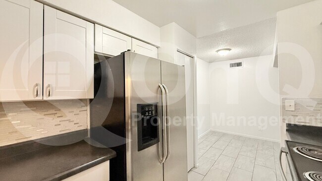 Building Photo - 2415 W Hazelwood St