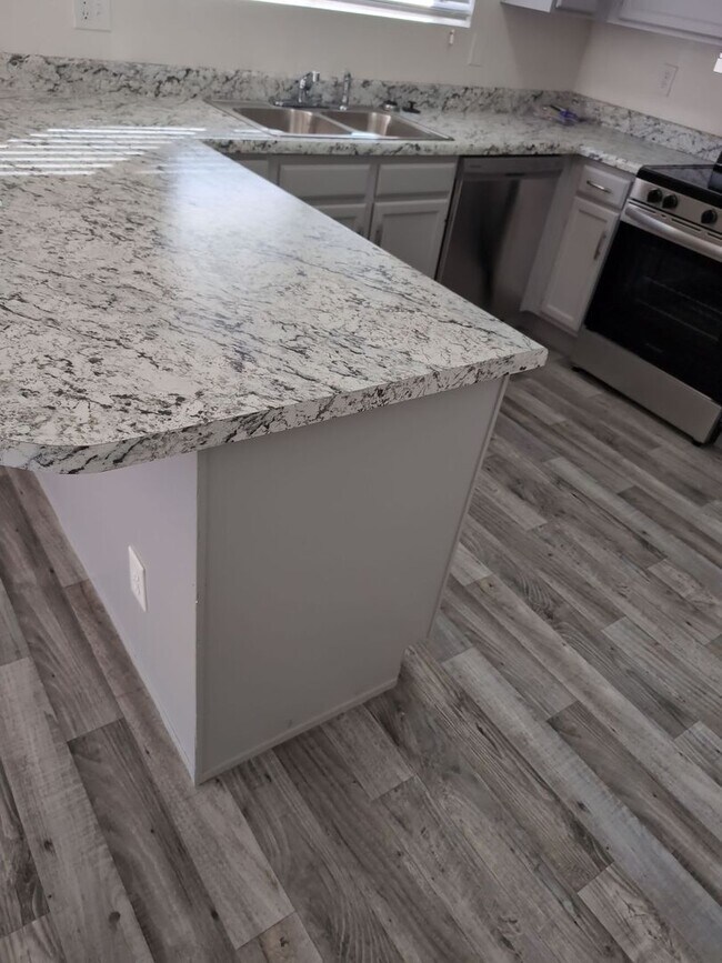 Foto del edificio - AVAILABLE NOW - NO HOA COMMUNITY!!!