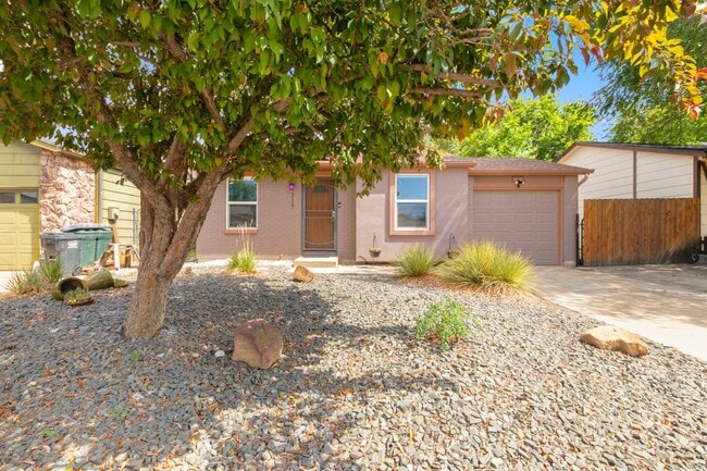 Updated 4-Bedroom Home with Central A/C & Xeriscaped Yard - Updated 4-Bedroom Home with Central A/C & Xeriscaped Yard