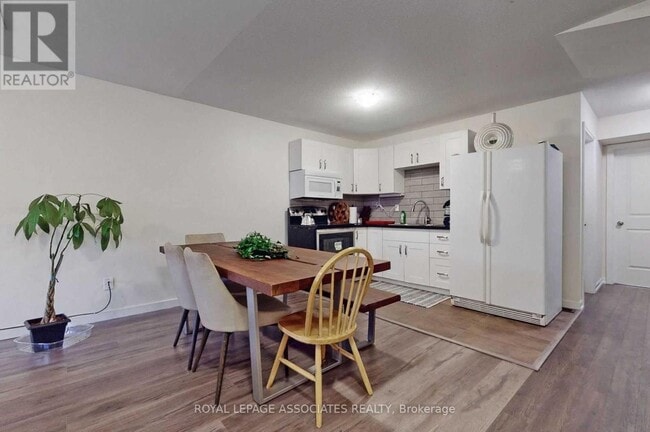 Building Photo - 8 Longshore Way