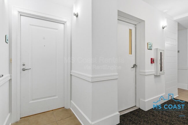 Building Photo - 2060 Beach Blvd