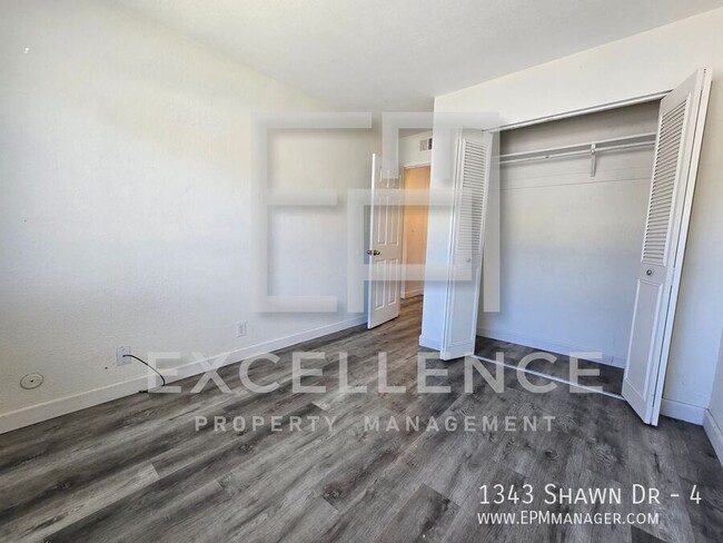 Building Photo - 1343 Shawn Dr
