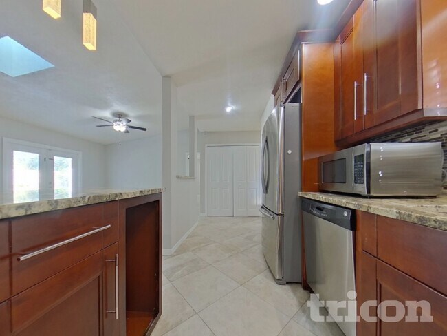 Foto del edificio - 2440 Princeton Rd