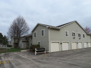 Building Photo - 385 Main St