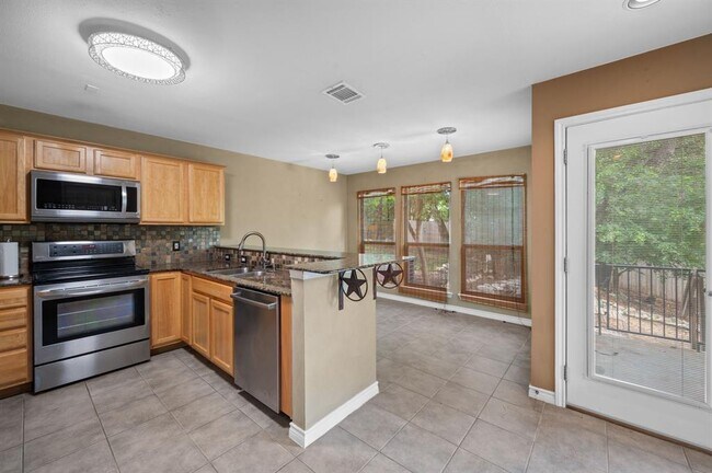 Foto del edificio - 5306 Beacon Dr