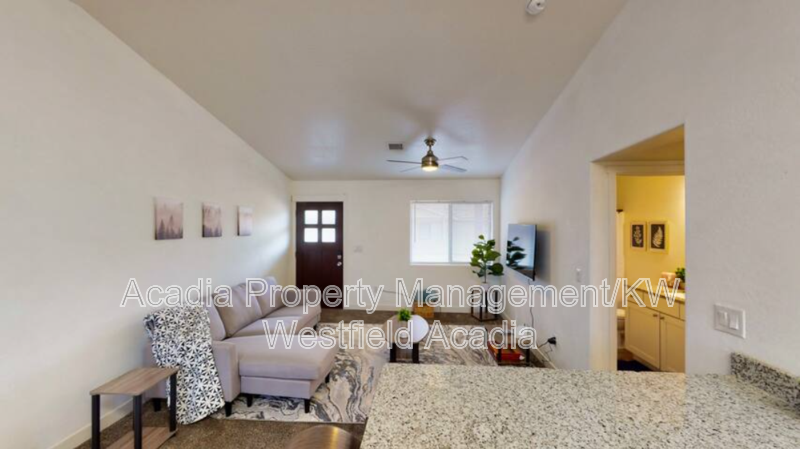 Foto principal - 561 N 10th Pl